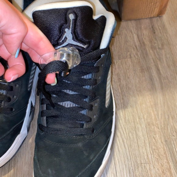Great condition Jordan mid top shoes main image 9